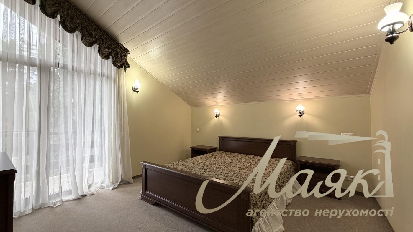 Оренда будинку К.Заспа, Козин, Плюти, оренда будинку в містечку, басейн, ліс, охорона