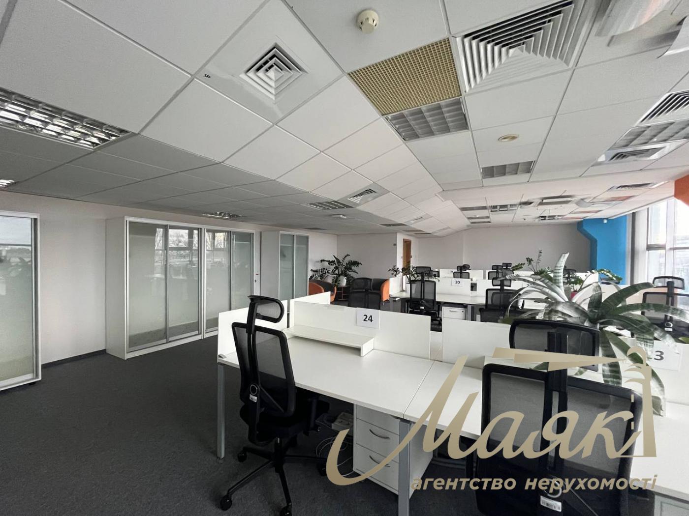 Office for rent Open Space 230m2 on Solomyanka, metro station Beresteyskaya