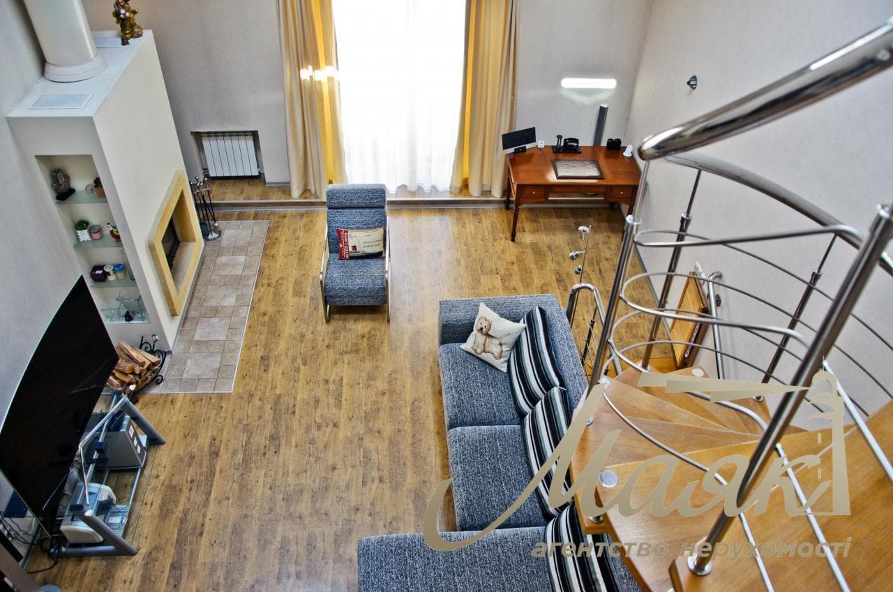 For sale 4-room apartment, Sofiyskaya Square