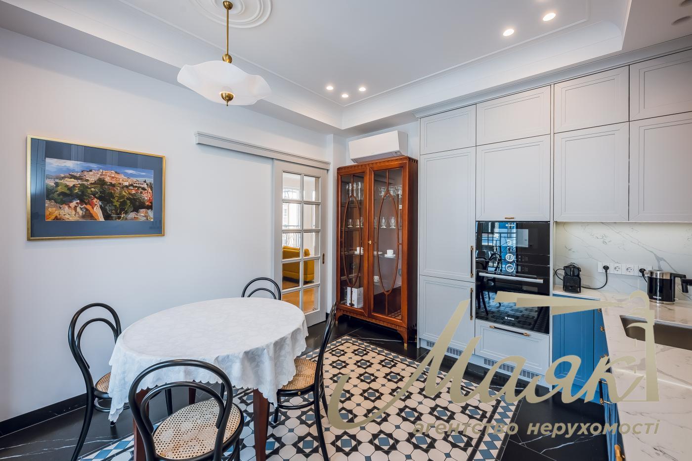 Продаж 3к квартири 99 м2, вул. Дегтярна 18, Воздвиженка. Дігтярна 18, Воздвиженка, Київ