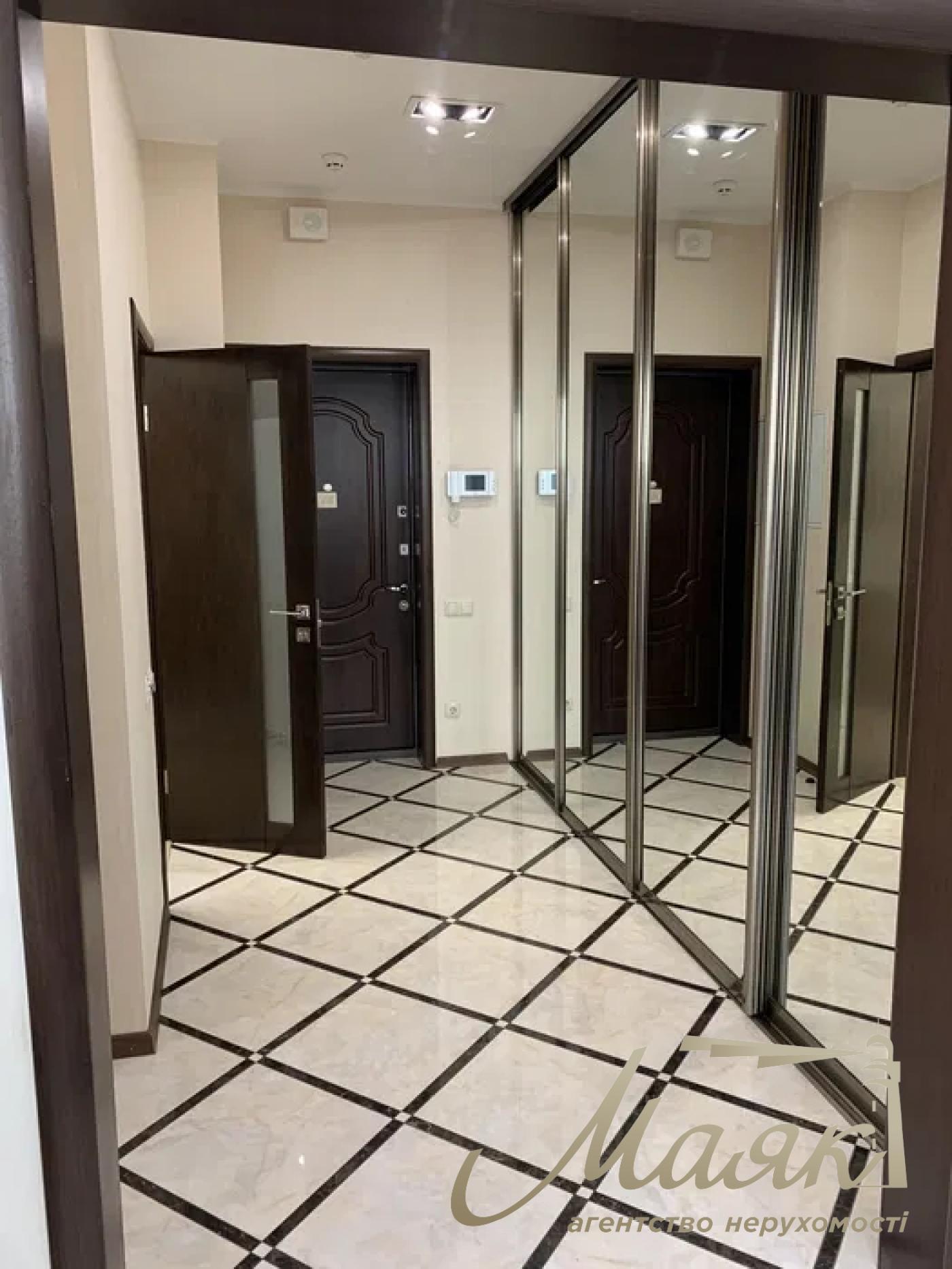 Rent 2k apartment (63 m²) in Residential Complex Novopecherskie Lipki