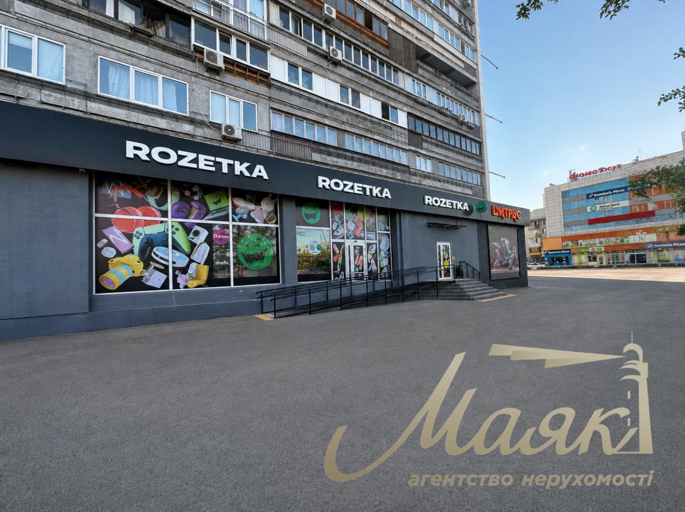 250 m² storefront for rent with high foot traffic at 2a Kharkiv Highway, Darnytska Square