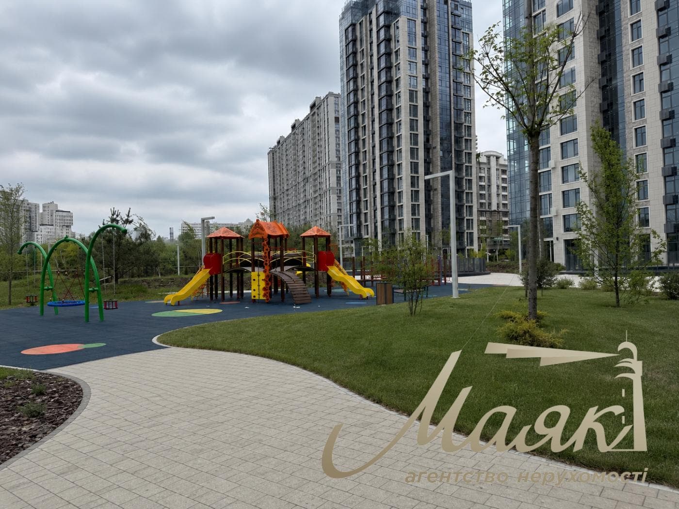 Rent a facade room 72.88m2 Dragomirova str. in the LCD "Novopecherskie Lipki"