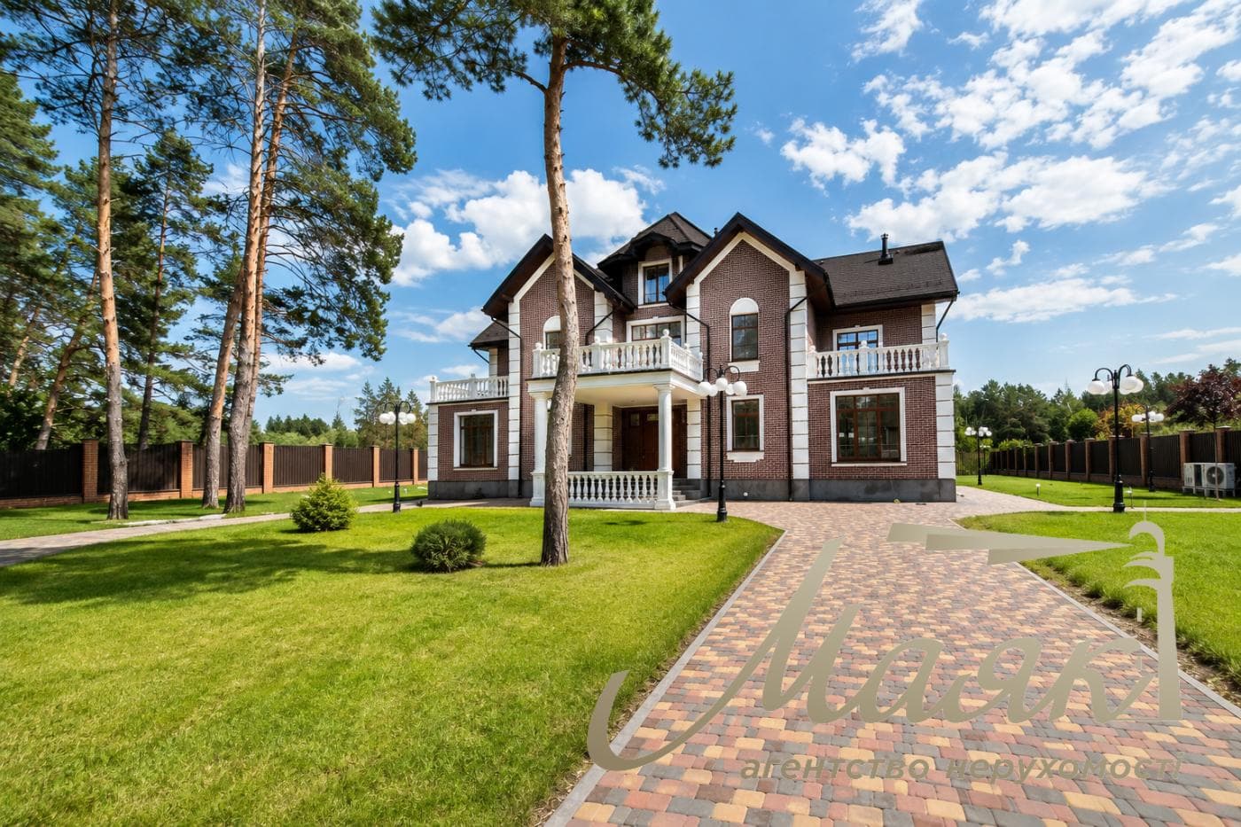 Продажа дома 418.6м2 с выходом до воды, участок 50 соток в КГ "Dream Village", с. Лебедевка