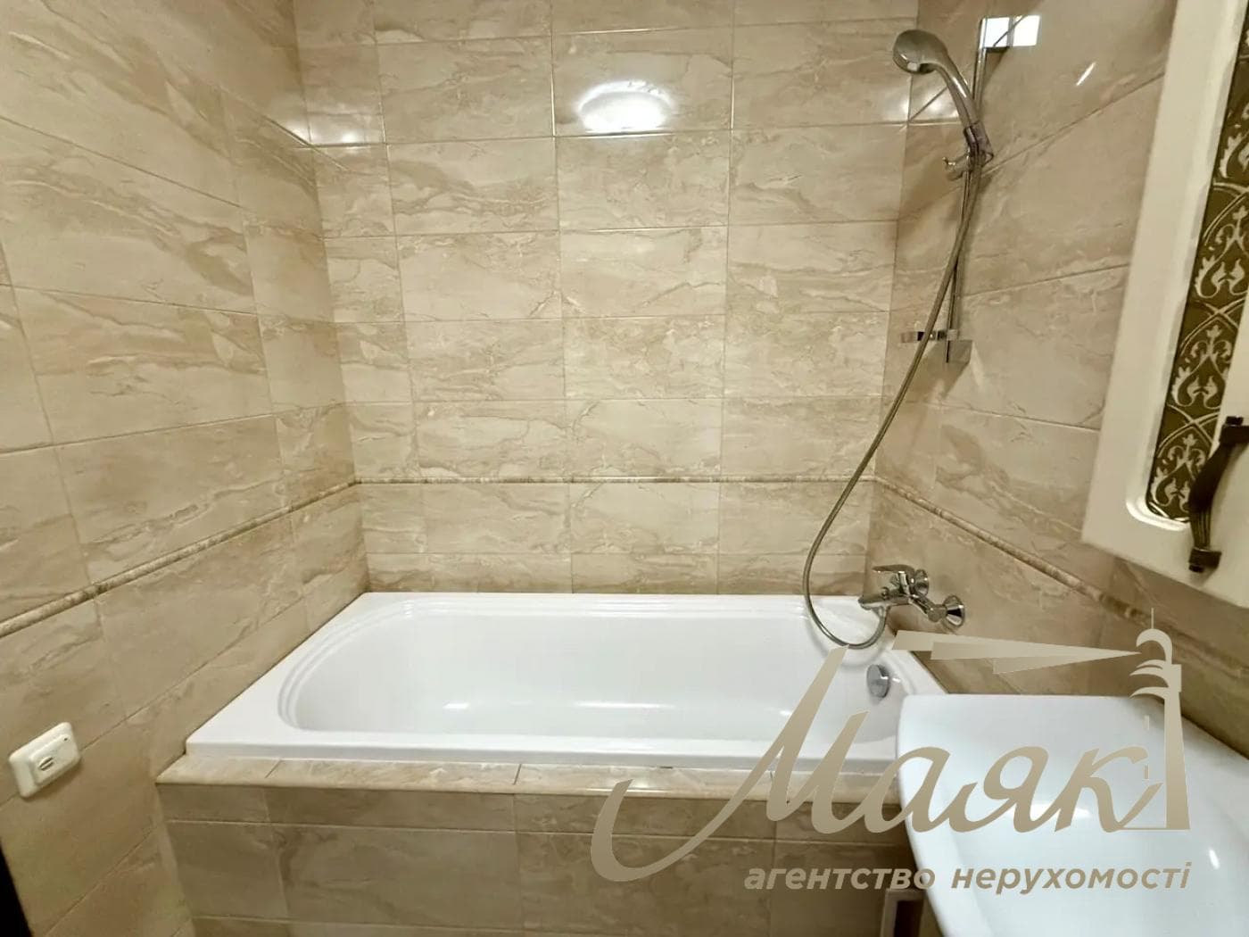 Оренда 4-кімнатної квартири площею 141 м² на вул. Євгена Коновальця, 36-В, Печерськ