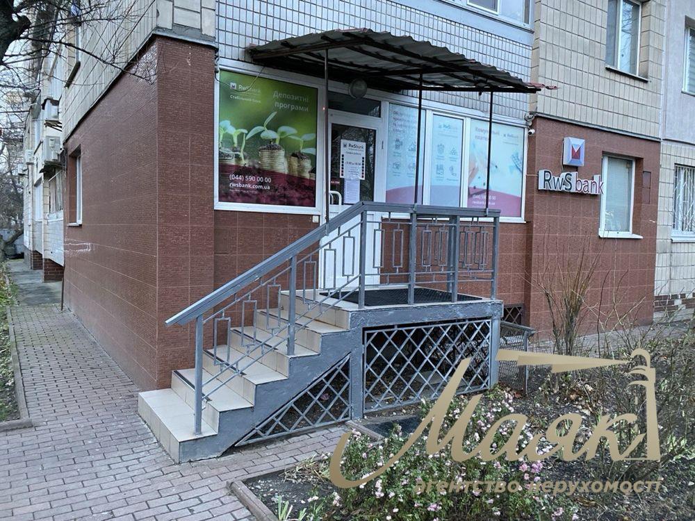 Sale of facade premises with tenants 51m2, st.Geroev Oborony 5, Goloseevsky district