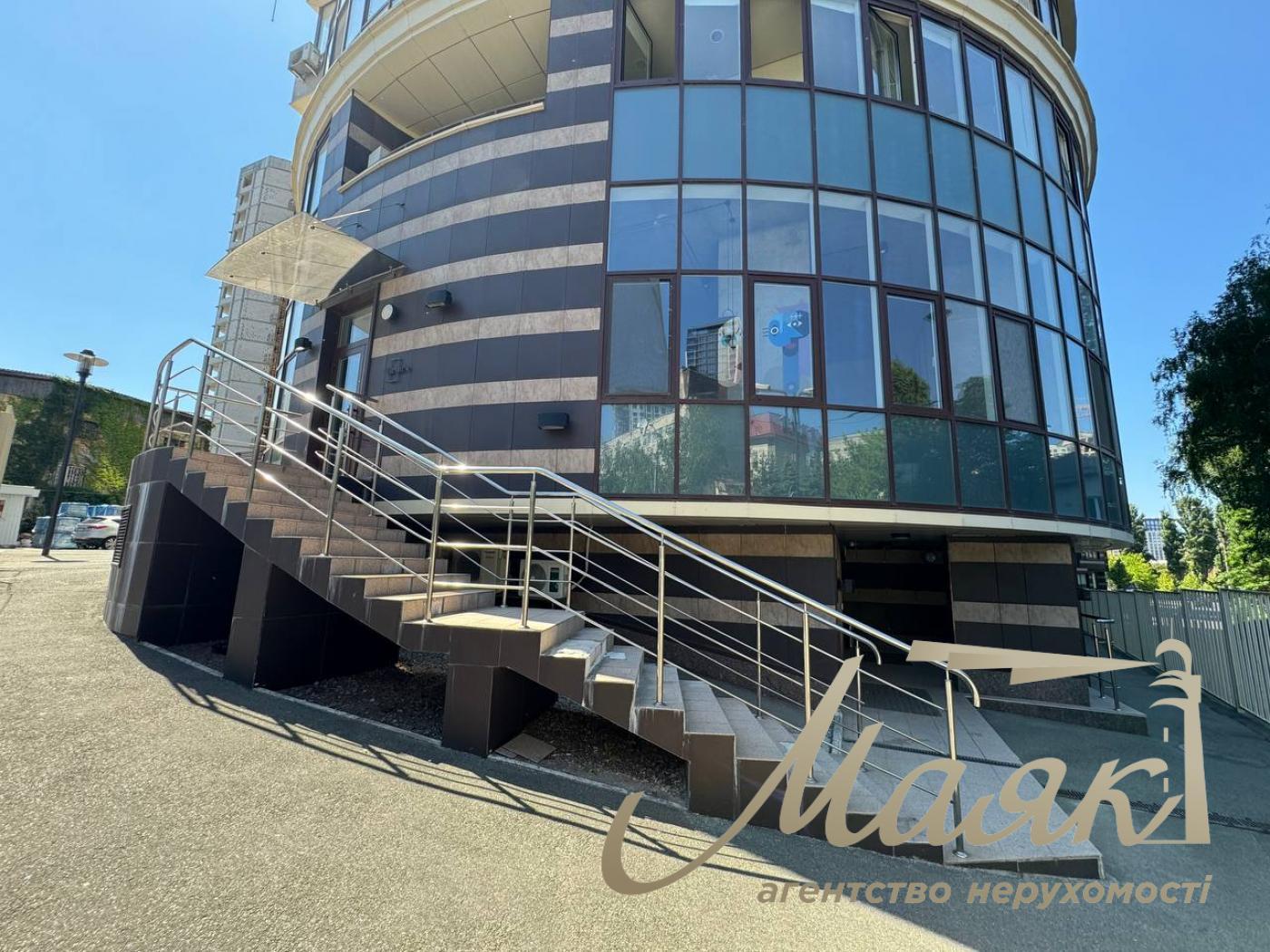 Sale of commercial premises 160 m2 in residential complex Prestige Hall, Tyutyunnika 37/1, Center