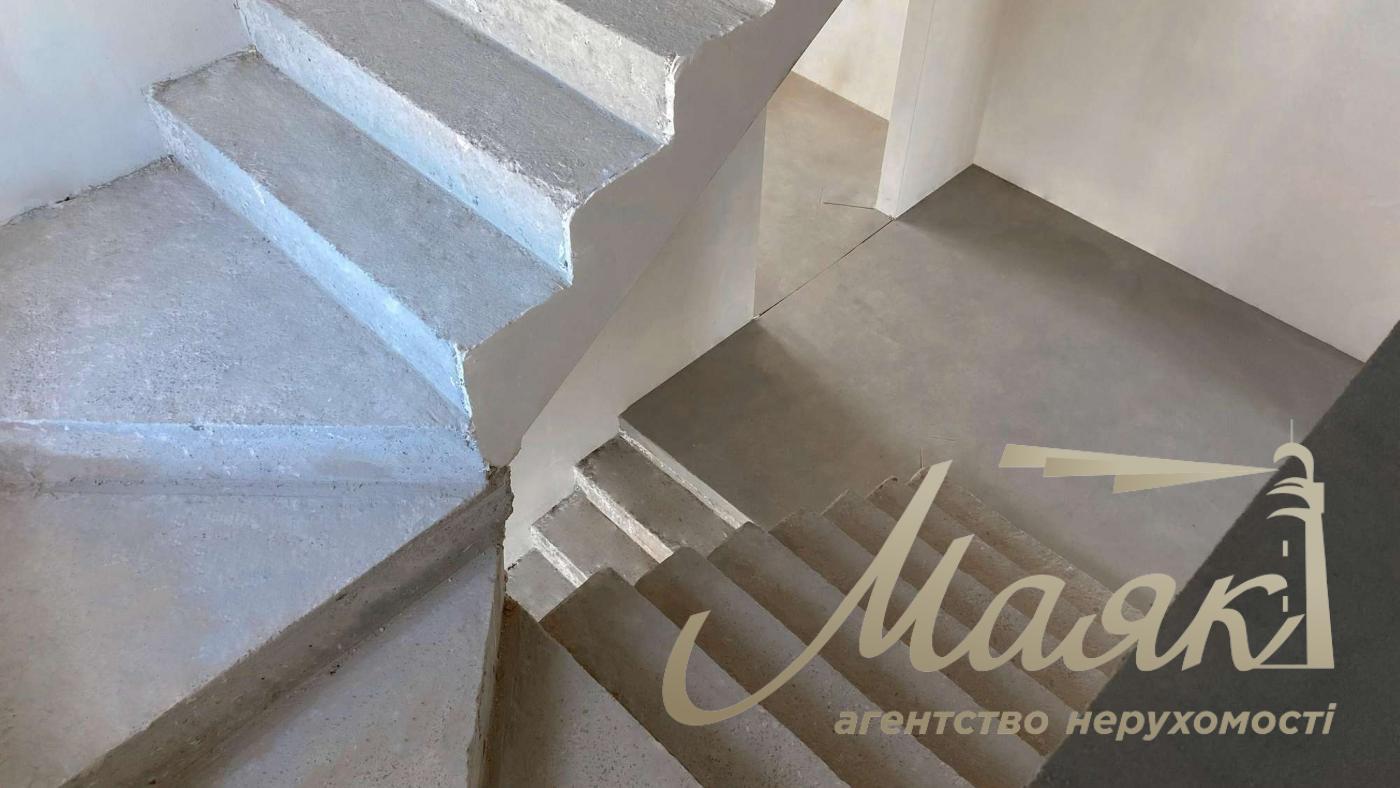 Продажа дома 250м2 с жилым подвалом в Соломенском районе ул. Березова