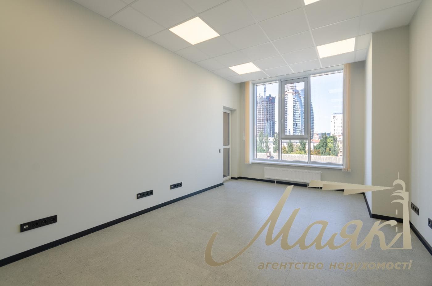 150 m² office space for rent in the Richmond residential complex, 26 McKenna Street; equipped with an inverter.