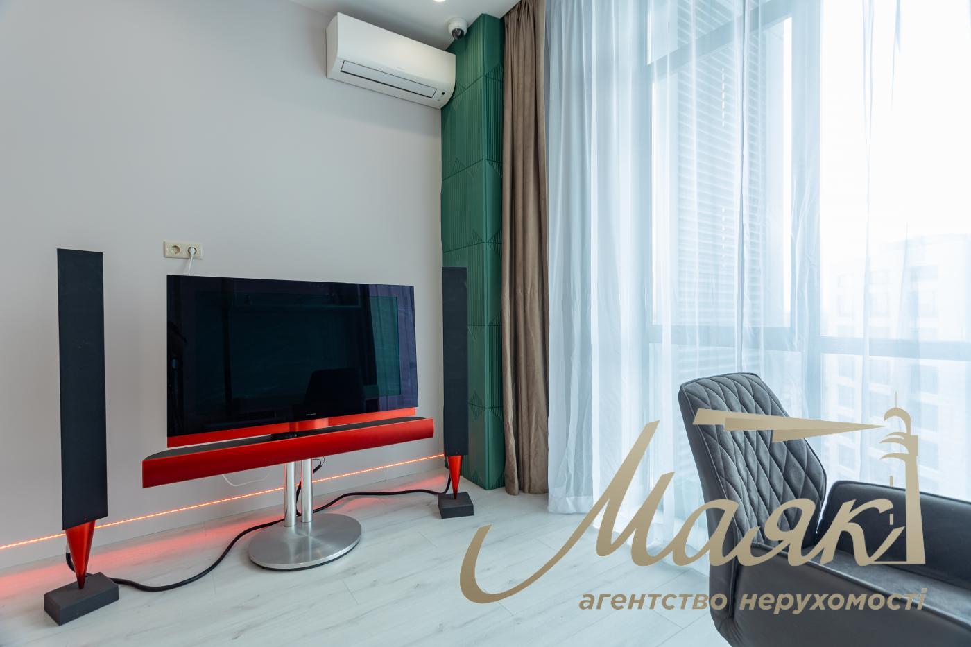 Продаж пентхауса 195 м² з терасою та дизайнерським ремонтом у ЖК Park Avenue VIP, Київ