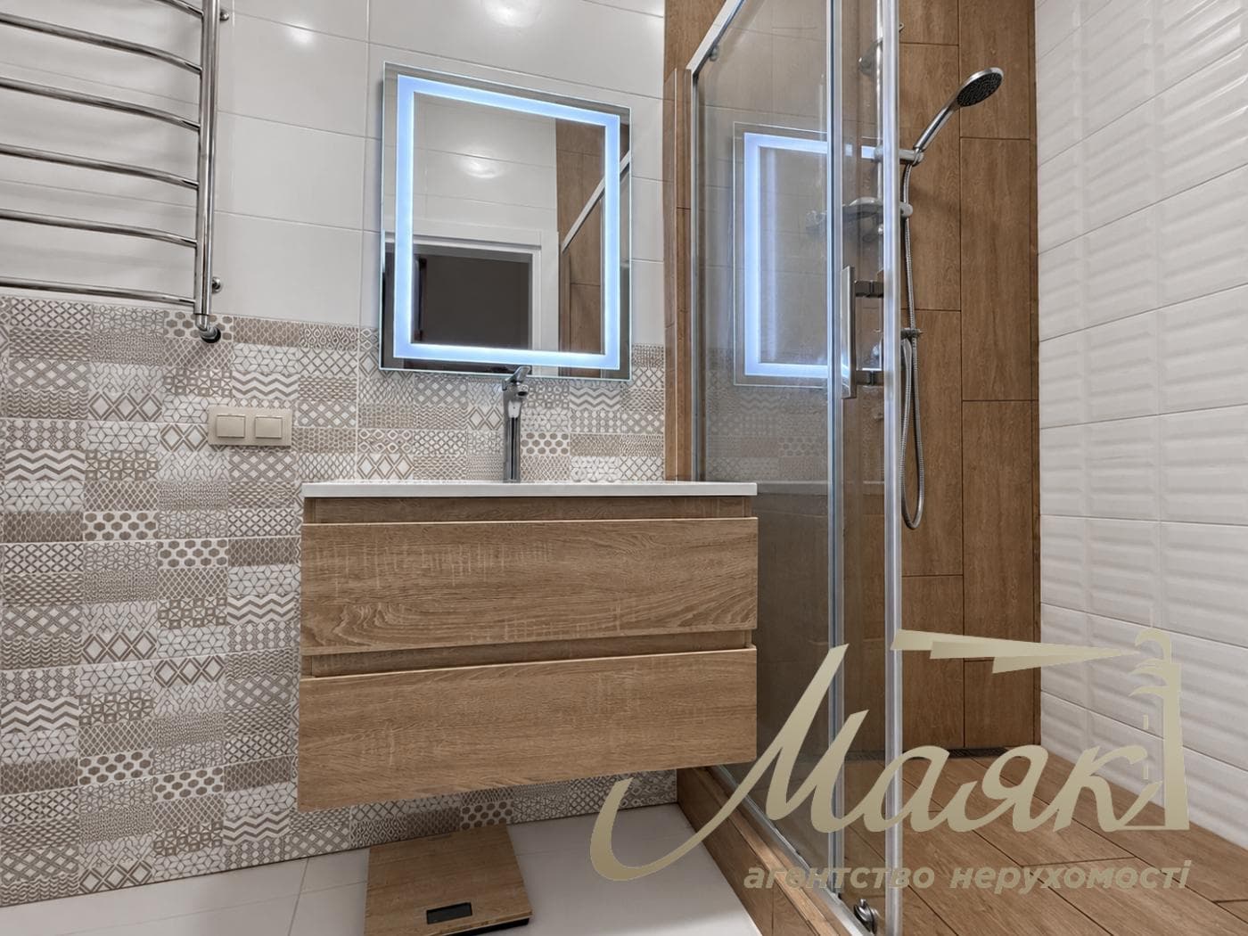 Продаж 3-поверхового будинку/таунхауса площею 95 м² з ремонтом у с. Ходосівка, Обухівський напрямок, Київська область, підвальне приміщення, газ.
