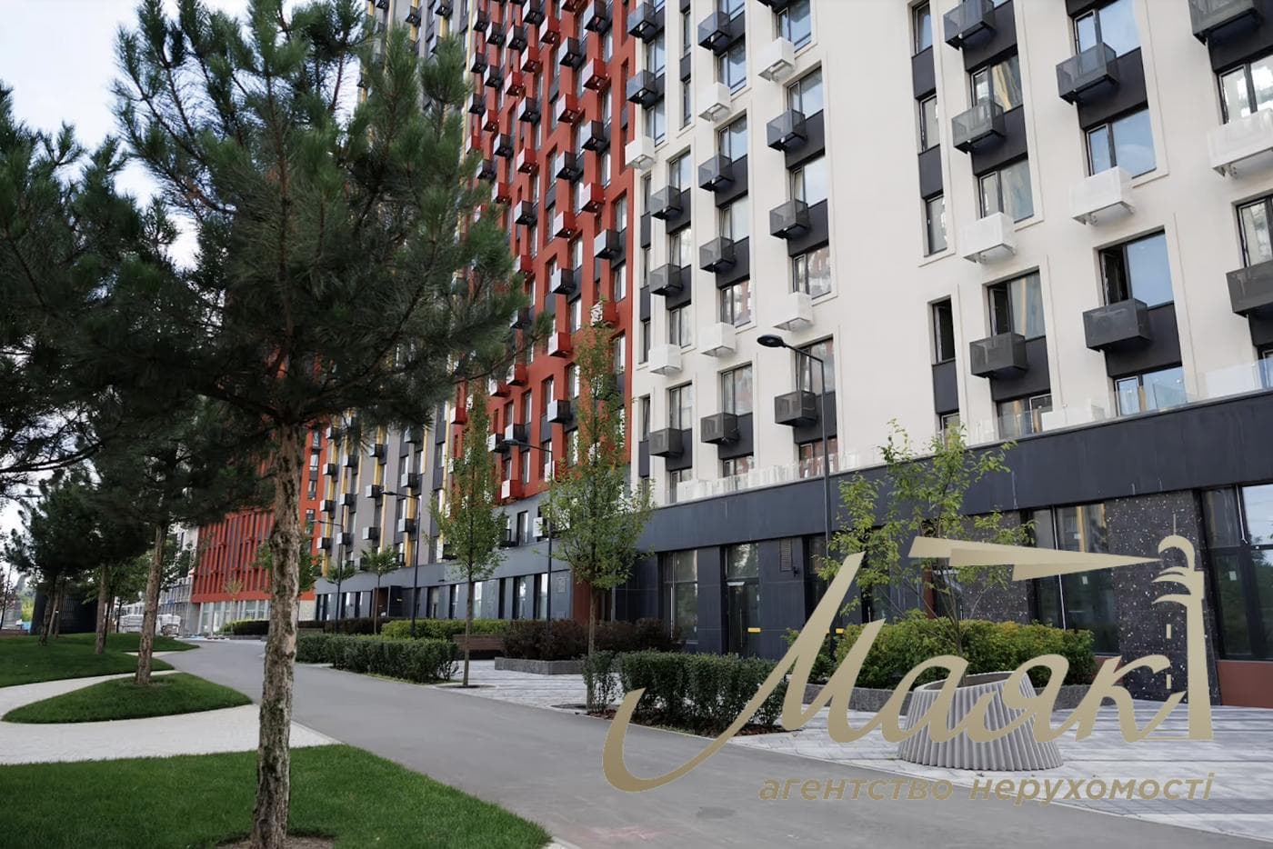 35.4 m² apartment with a view for sale in the Svitlo Park residential complex; the building is completed; courtyard view; Vydubychi Metro Station; Holosiivskyi District