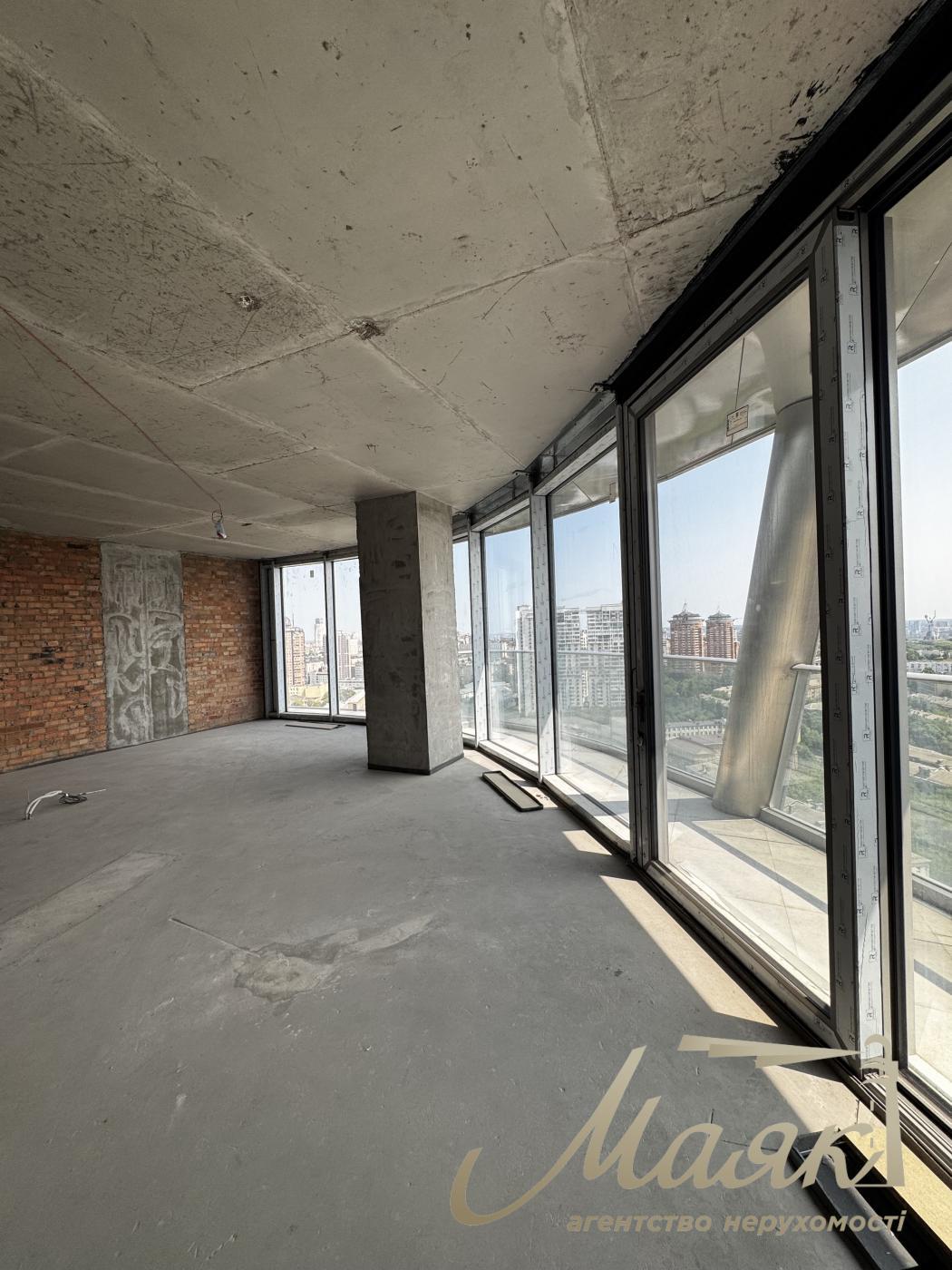 Продажа квартиры без ремонта 240 кв.м. в ЖК Taryan Towers