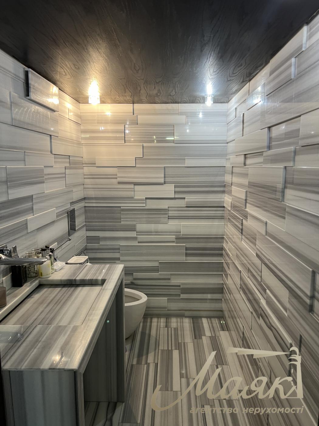 Оренда фасадного приміщення 80м2 в ЖК Новопечерські Липки