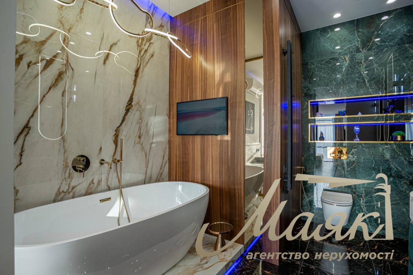 Продаж пентхауса 195 м² з терасою та дизайнерським ремонтом у ЖК Park Avenue VIP, Київ