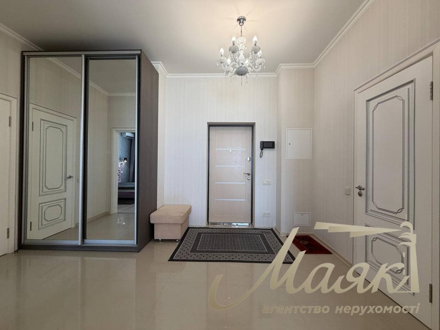 2-room apartment for rent in the Panorama residential complex in Pechersk, at 44-A Konovaltsa Street.
