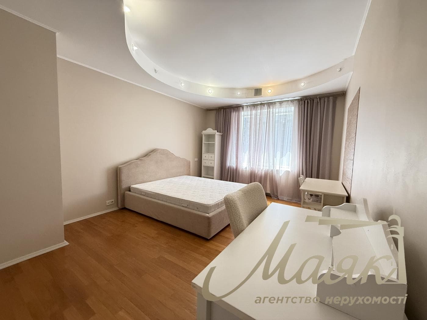 Продажа 3-х комнатной квартиры, Драгомирова, 4, Печерск, Центр!