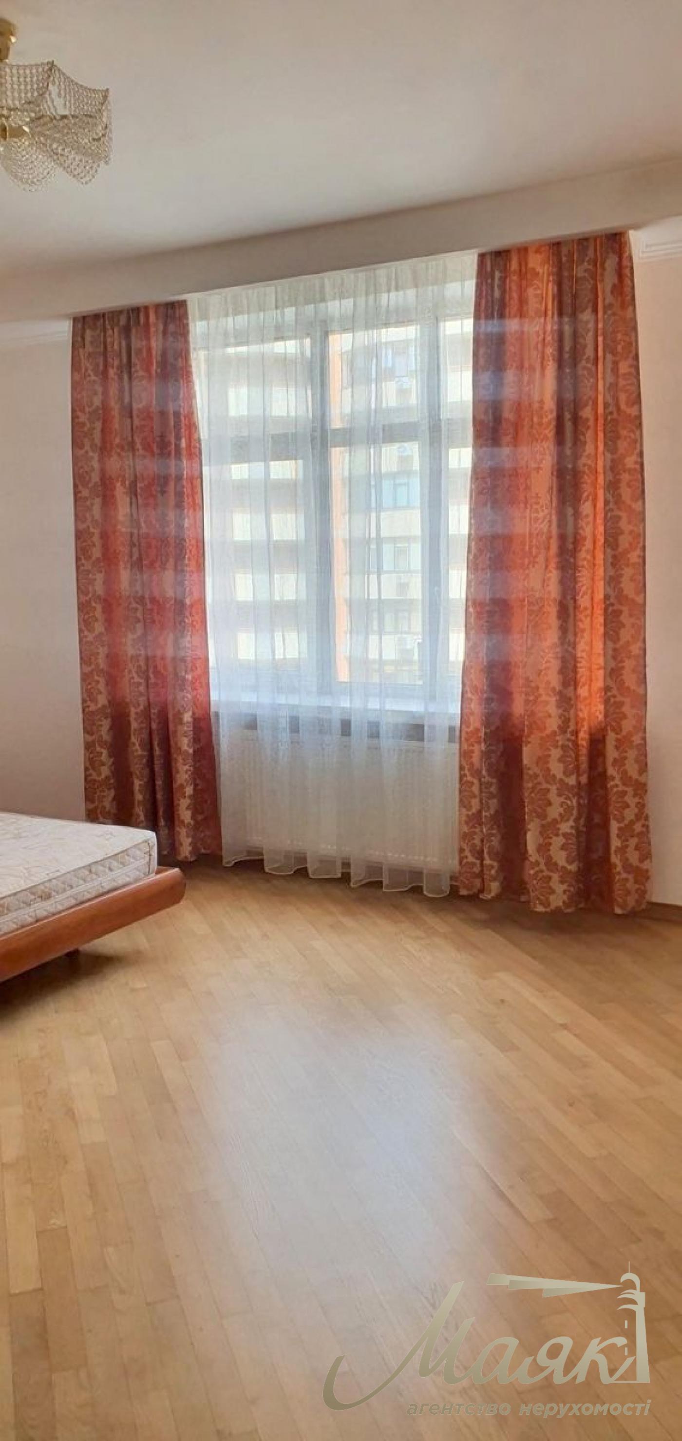 Оренда 3 кімнатної квартири на Печерську, бул.Лесі Українки