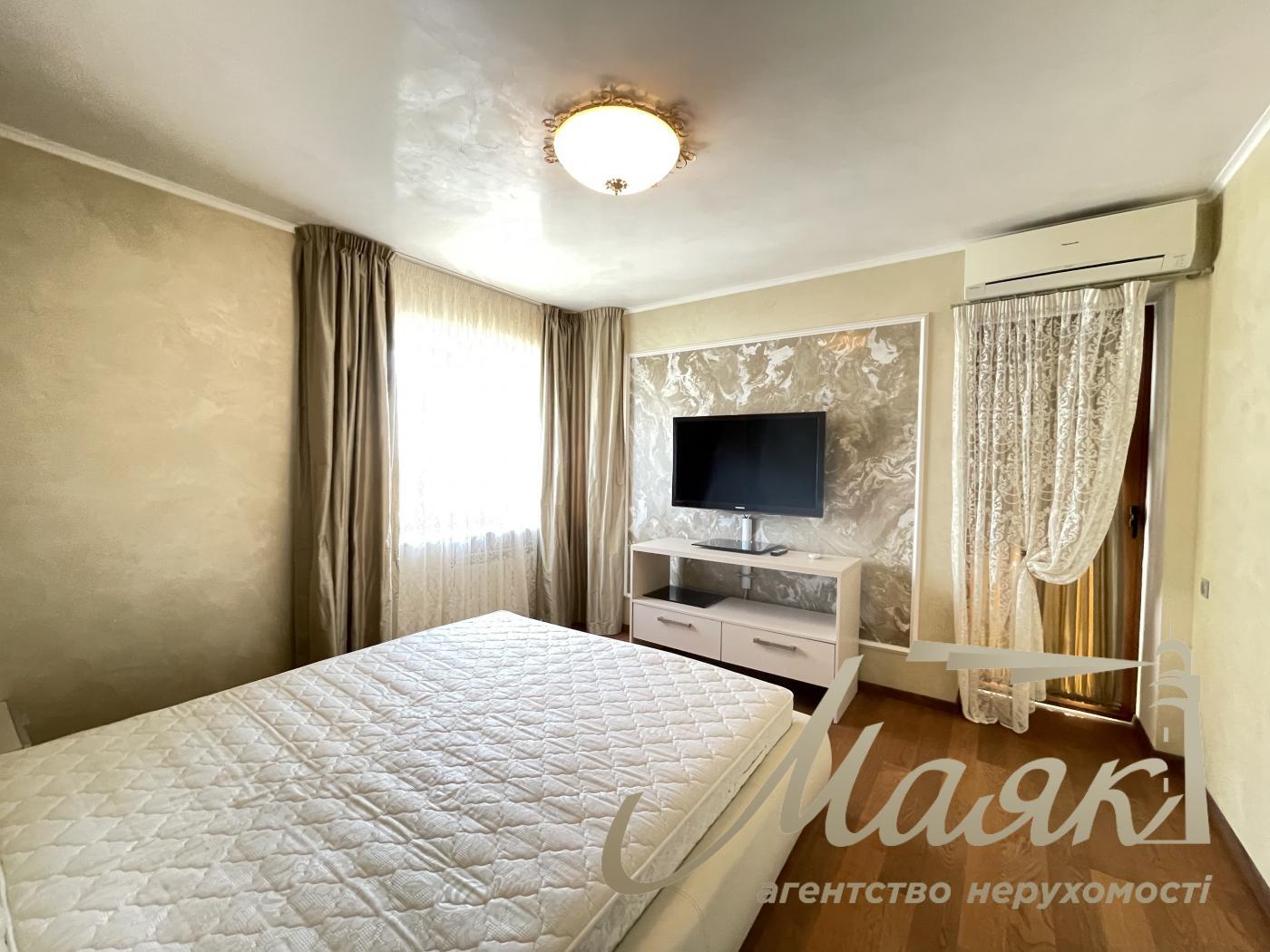 Продажа двухуровневой 4-комнатной квартиры ул. Котельникова, Святошино