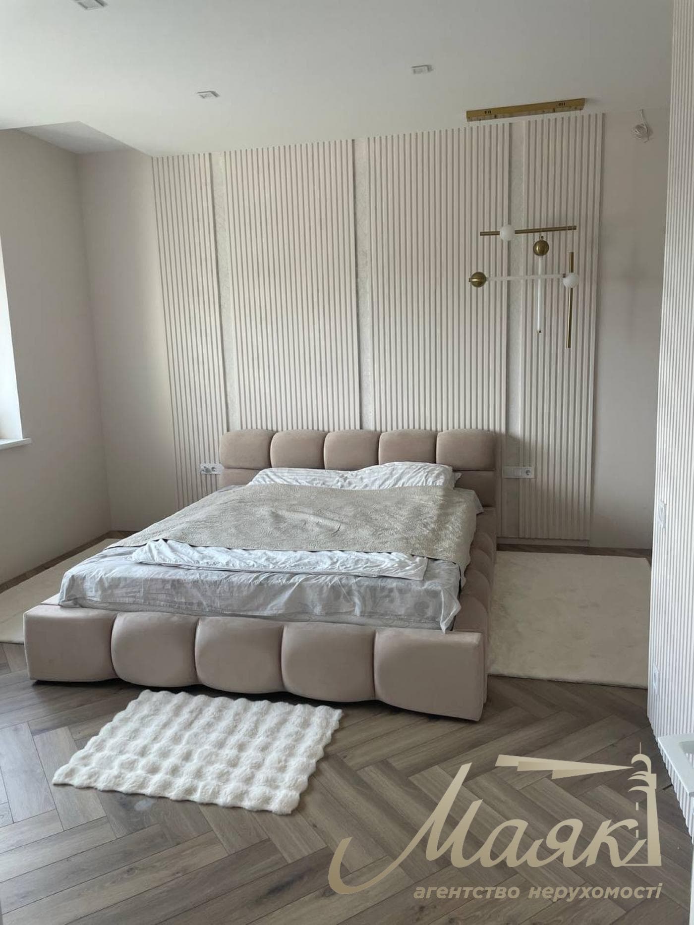 Продаж двоповерхового будинку 274м2 у Лісниках поруч з Equides Club