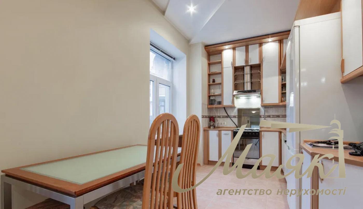 Продаж 4к дворівневої квартири вул. Дарвіна, Липки