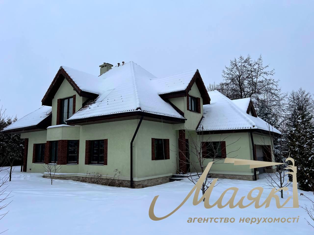 For sale house 303 m² in the center of the village Romankova, 12 sotok, with repair, Obukhiv direction, Kiev region.