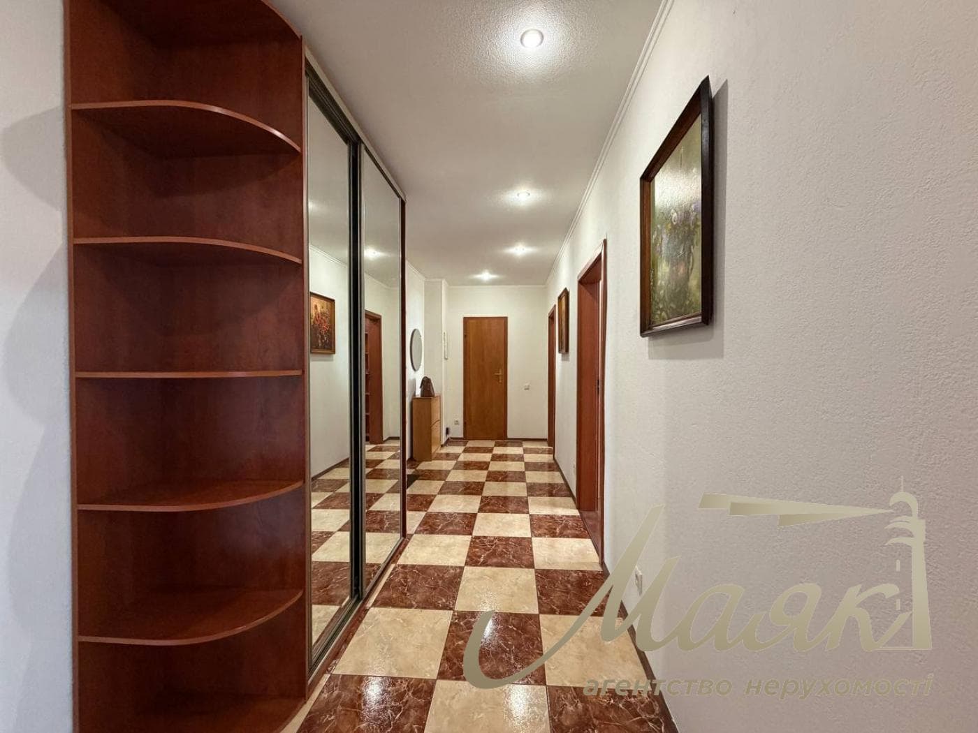 2-room apartment for rent at 4 Raisa Okipnaya Street, Levoberezhnaya.