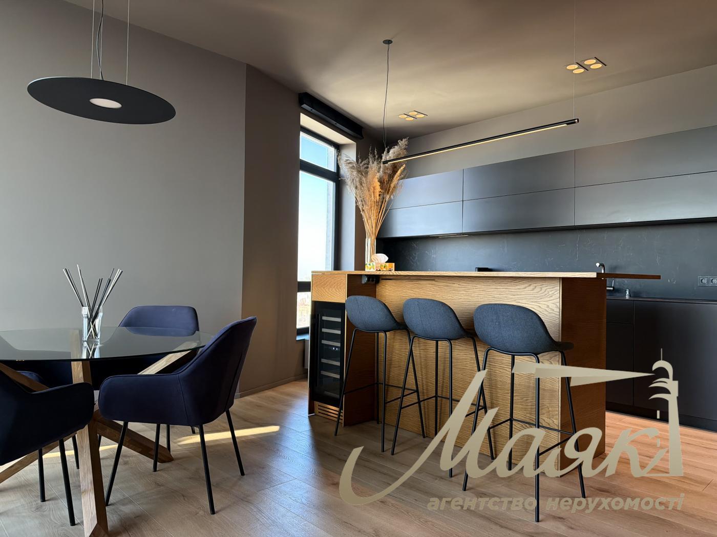 Оренда 3-х кімнатної квартири 130 кв.м. на вул.Преображенська 8Б