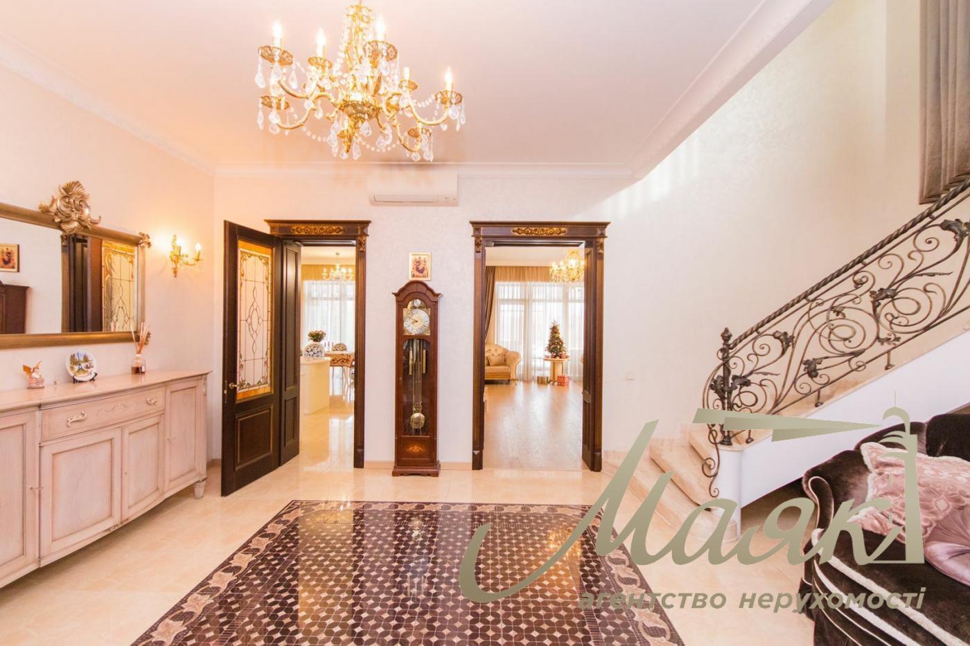 Продажа дома 280м2 на 15 сотках в Хотове., Авторский ремонт.