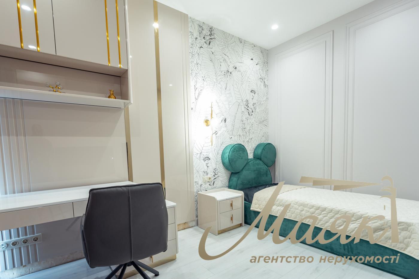 Продаж пентхауса 195 м² з терасою та дизайнерським ремонтом у ЖК Park Avenue VIP, Київ