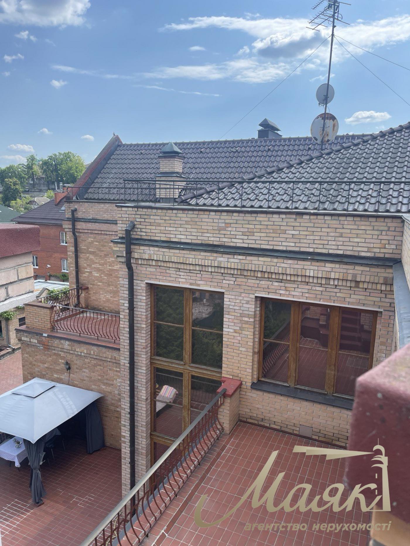 Продажа дома 800кв.м возле  Площади Шевченка