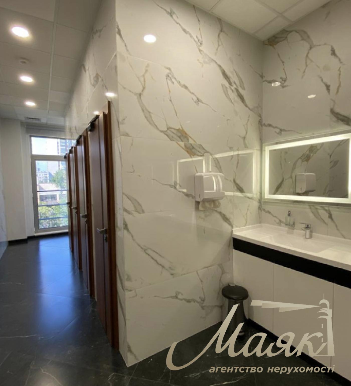 Rent office, building st. Kovpaka 29, Pechersk, Kyiv