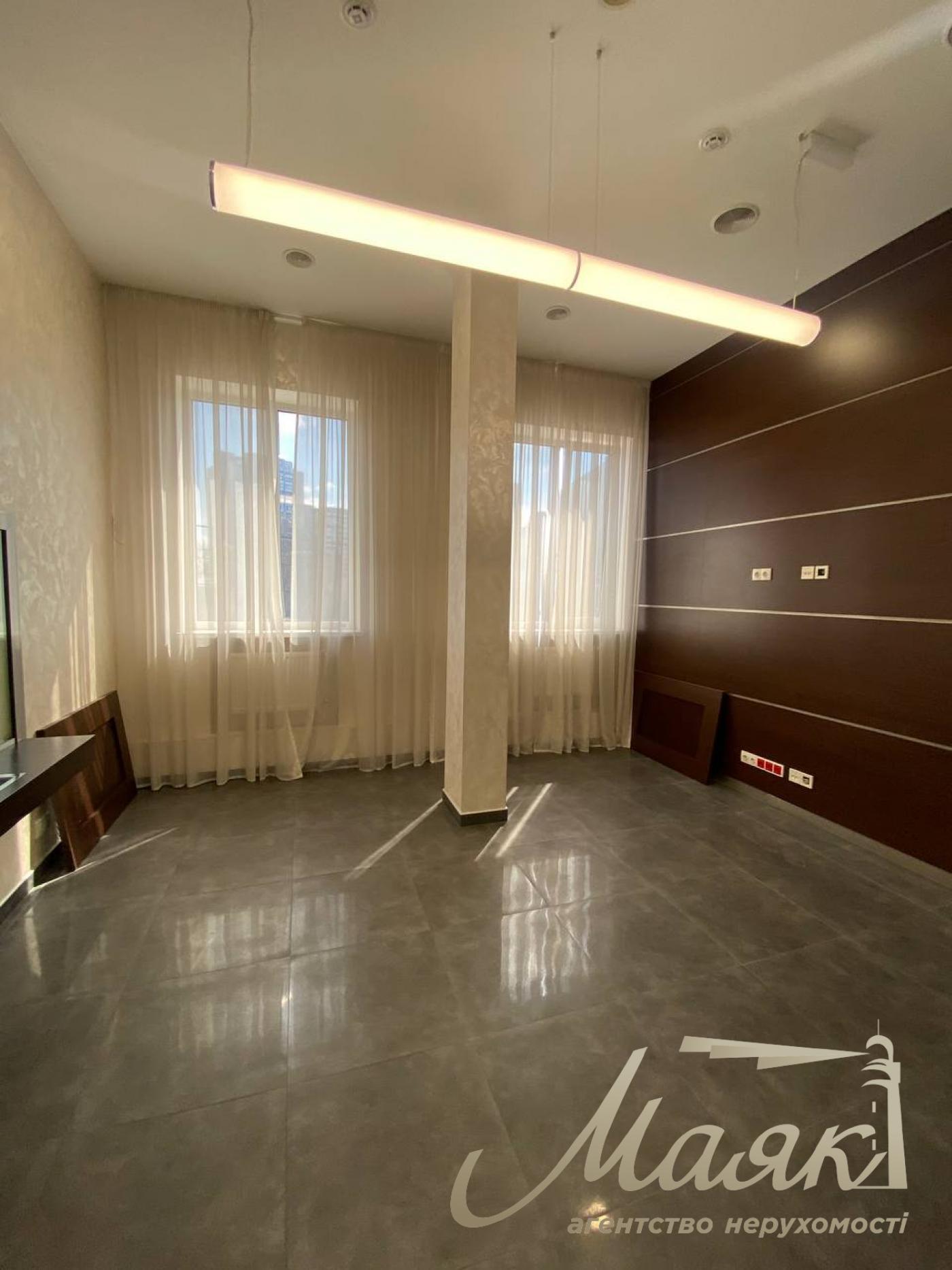 Rent commercial premises 500m2 in Pechersk