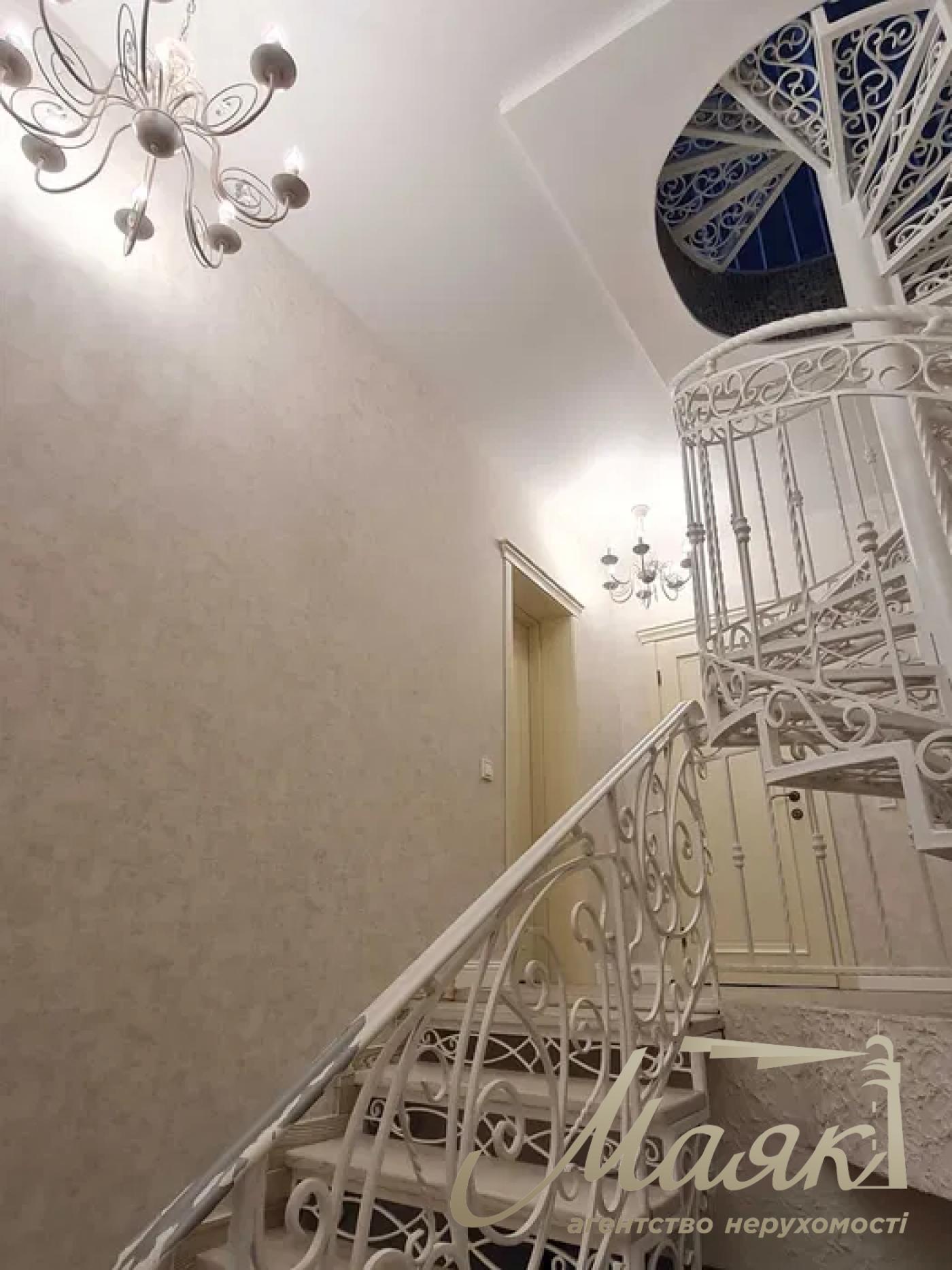 Sale of 3-storey house 240 sq.m. Obolon. Kyiv.