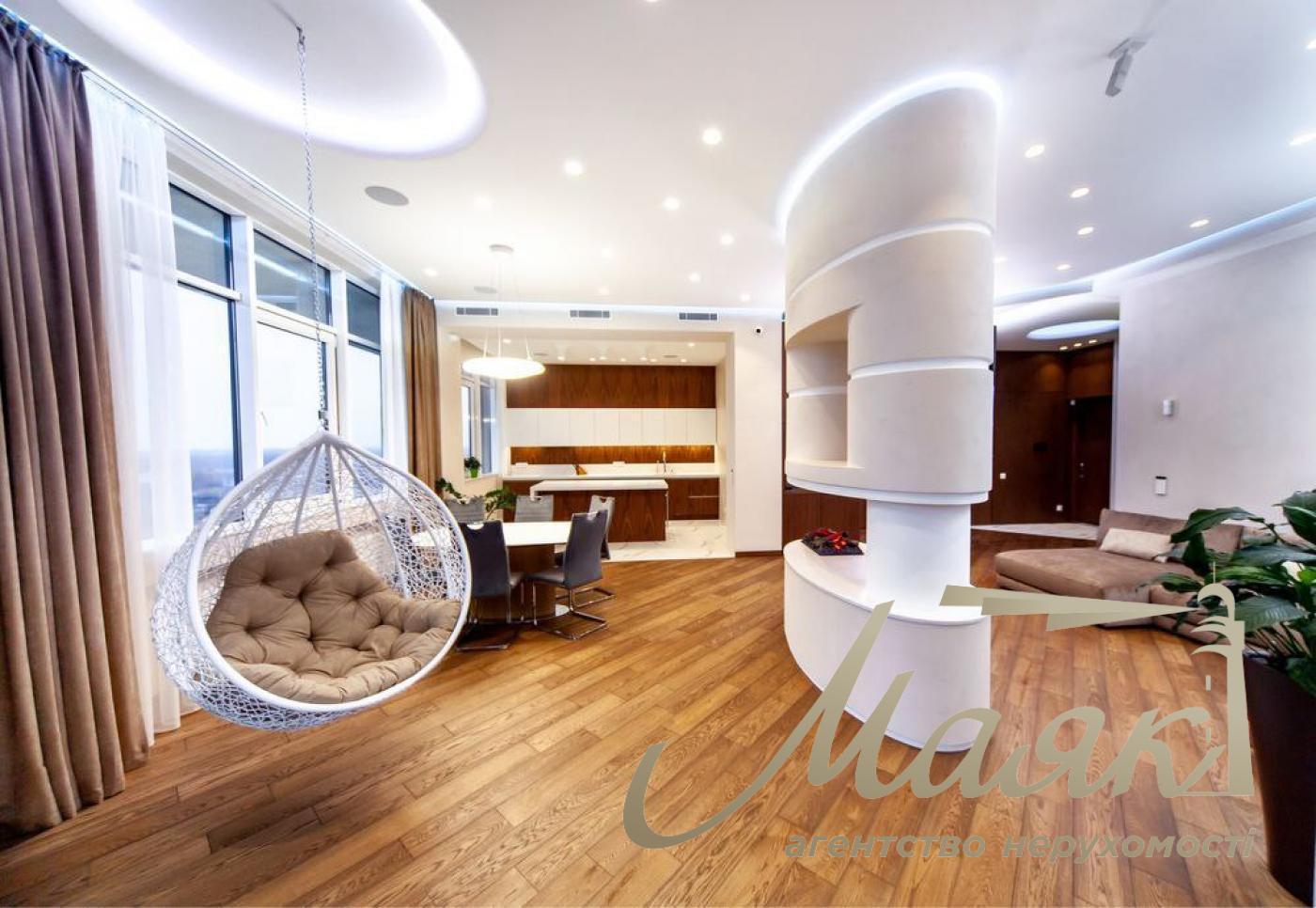 Sale of 4-room apartment, residential complex Solnechnaya Brama, Goloseevsky district!