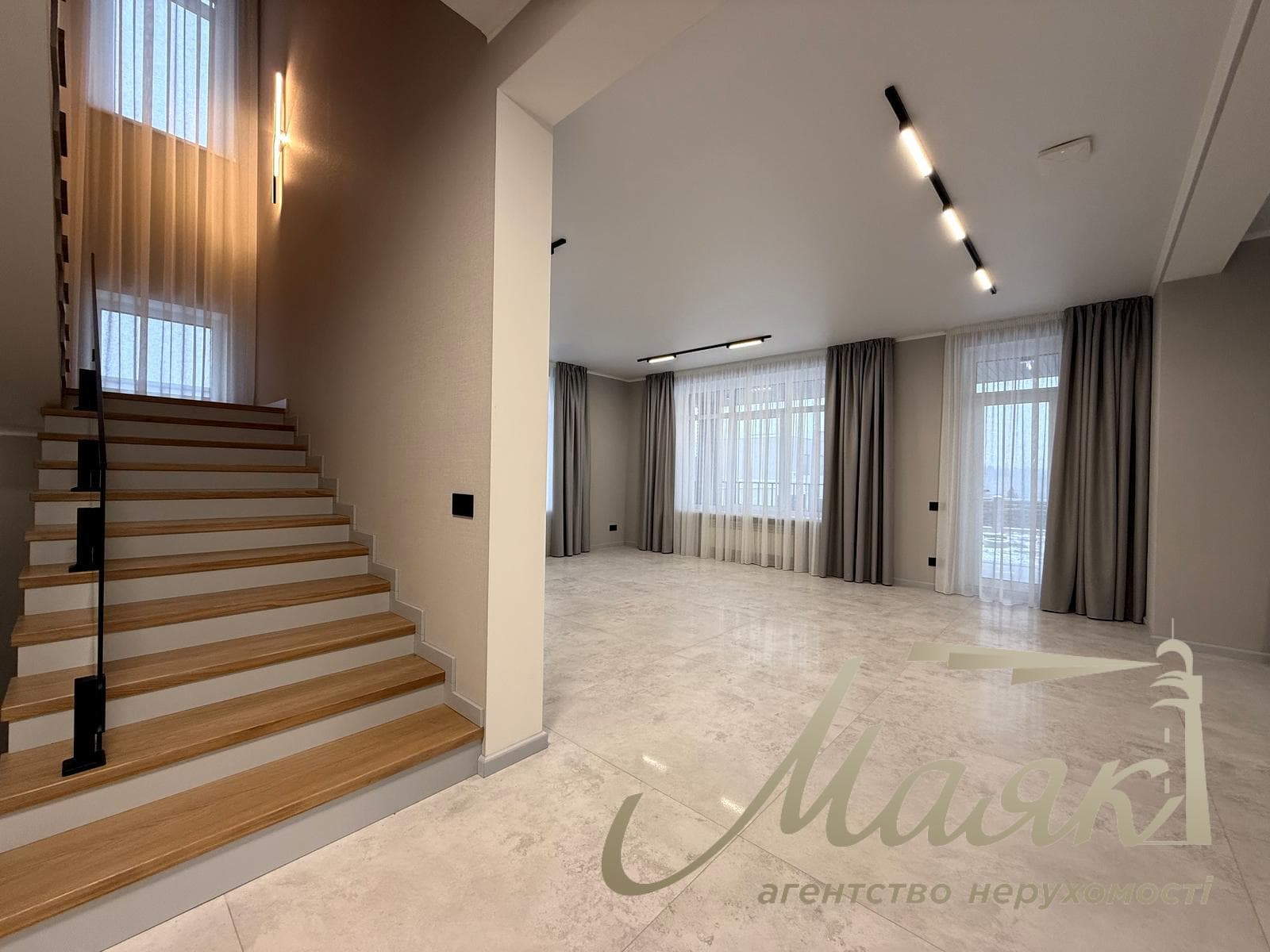 Продаж сучасного будинку 350 м² з панорамним видом с. Лісники пров. Глинище, 39, Обухівський напрямок, Київська область