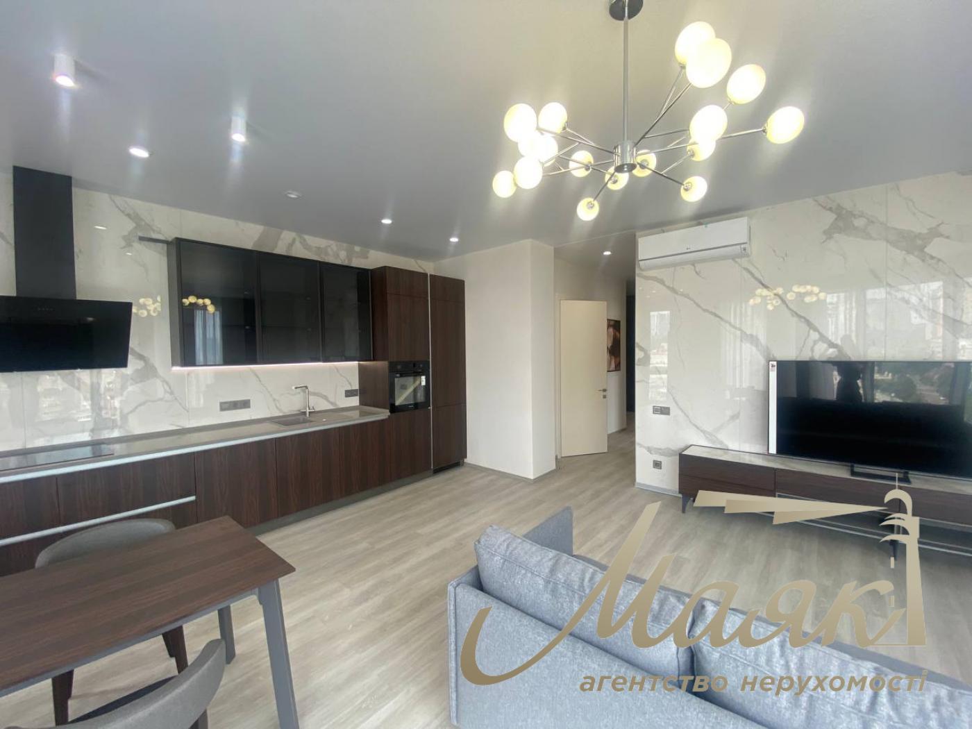 Rent of a 4-room apartment in the Atlantic residential complex at 118 Antonovycha Street, Palace of Ukraine.