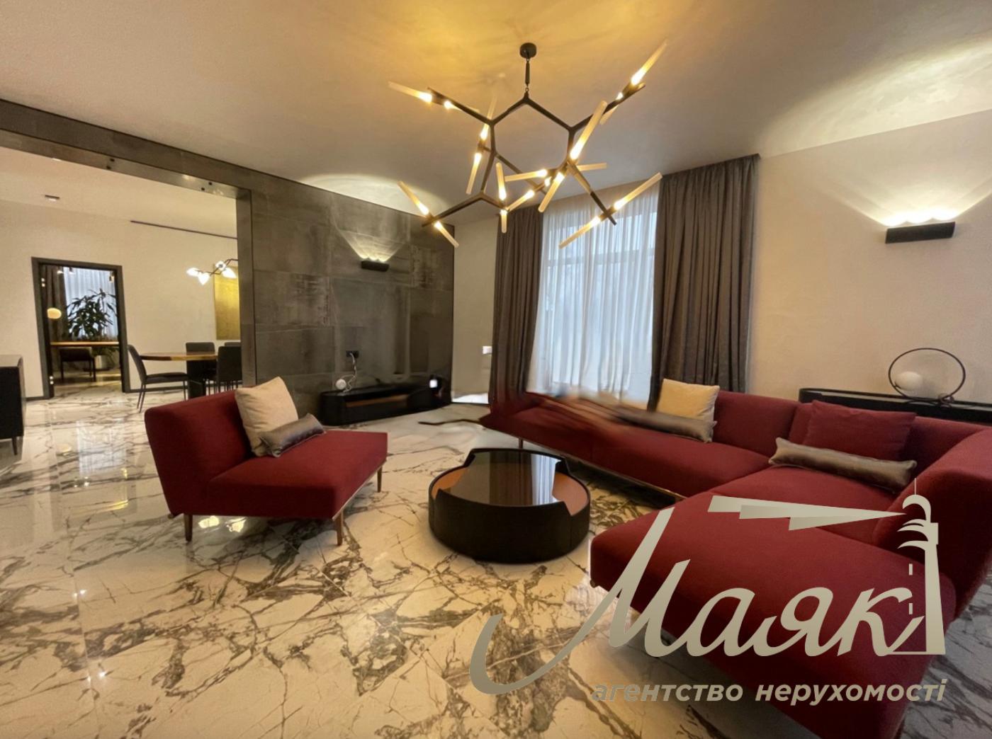 Продажа дома 400м2 в с.Плюты