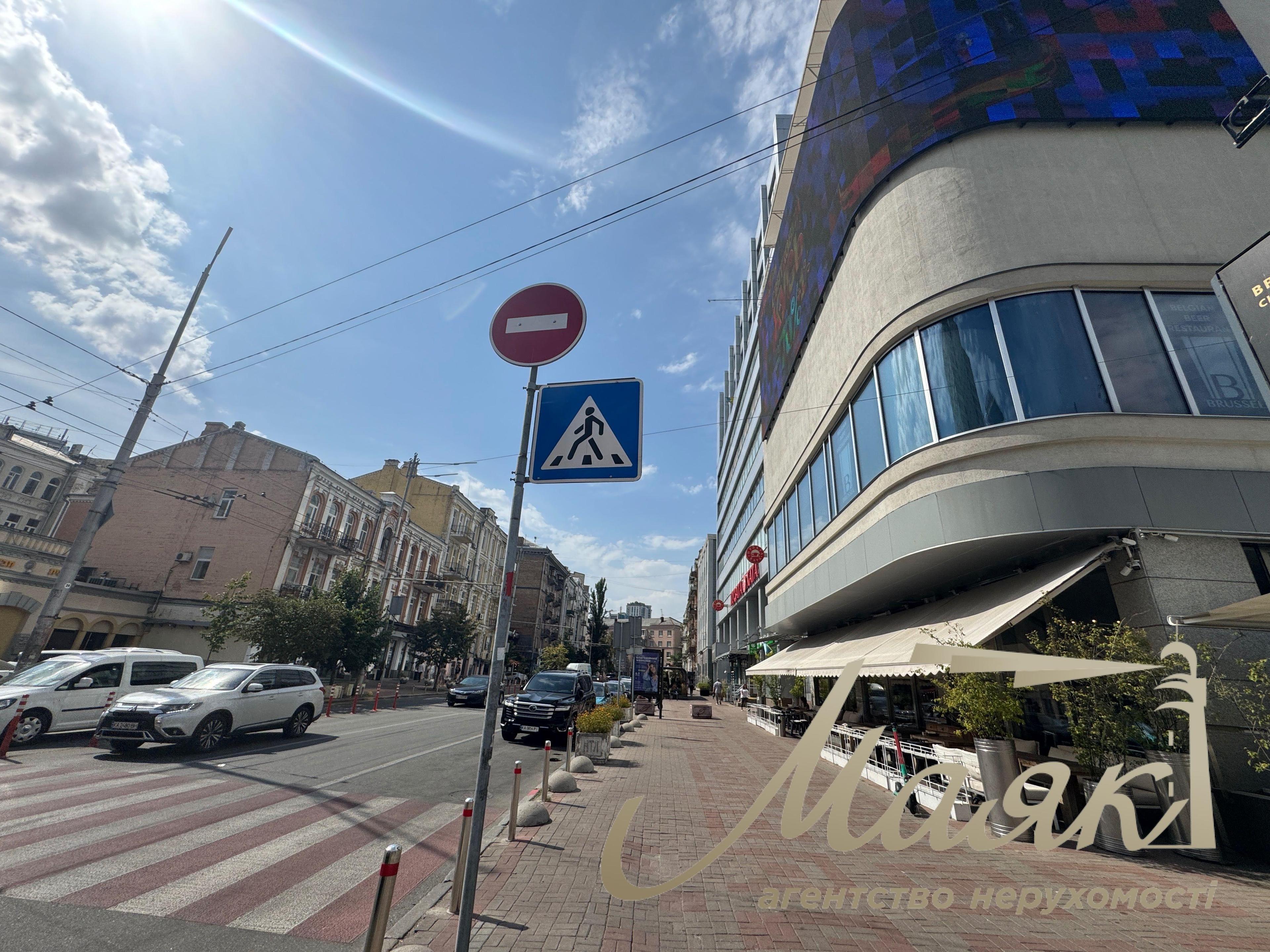 Sale of facade 100m2 Shota Rustaveli center