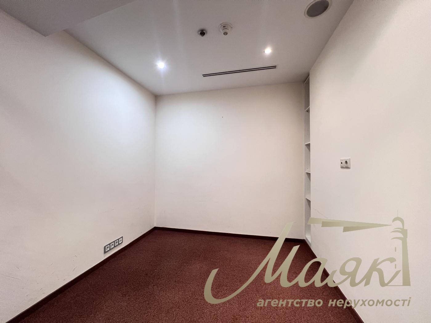 Оренда офісу 77 кв.м в БЦ Леонардо по вул. Богдана Хмельницького 52/17