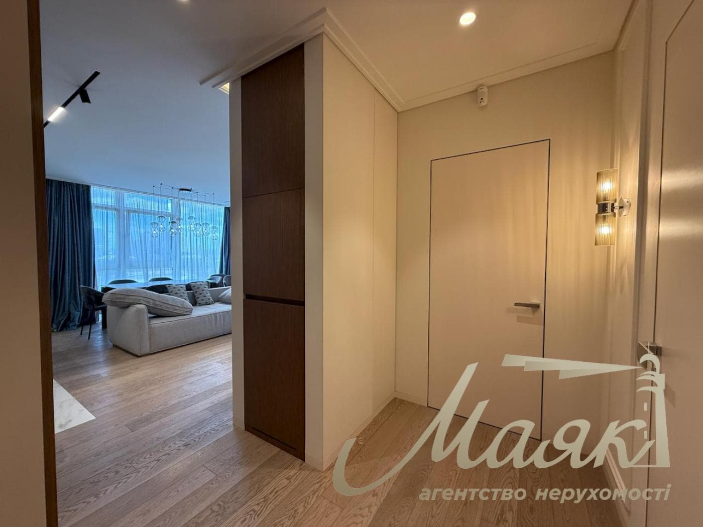 3-room apartment for rent in the "French Quarter 2" residential complex, 3a McCain Street, Pechersk