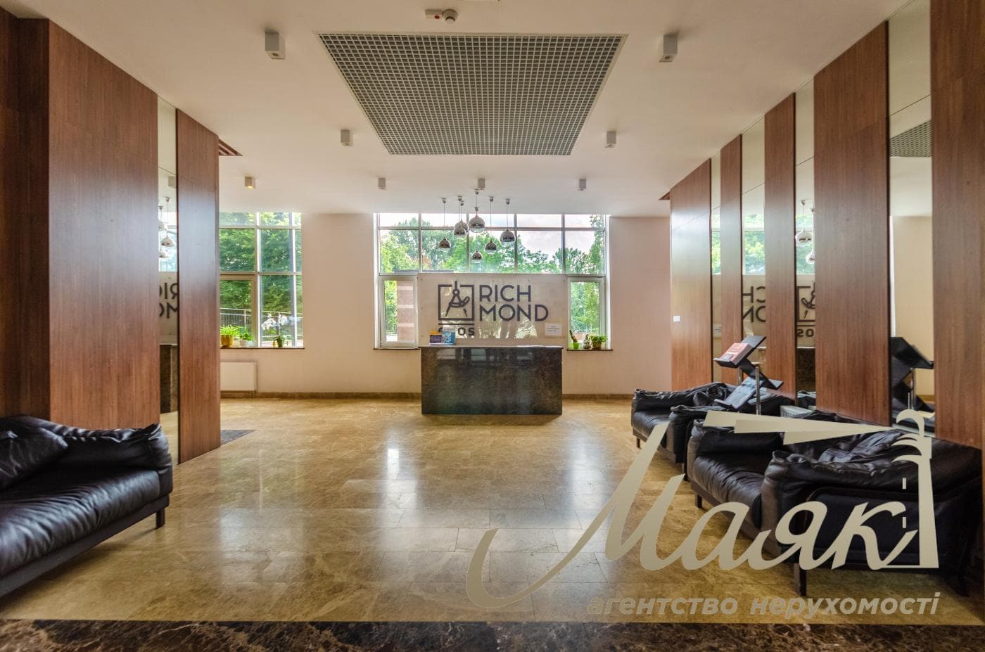 150 m² office space for rent in the Richmond residential complex, 26 McKenna Street; equipped with an inverter.