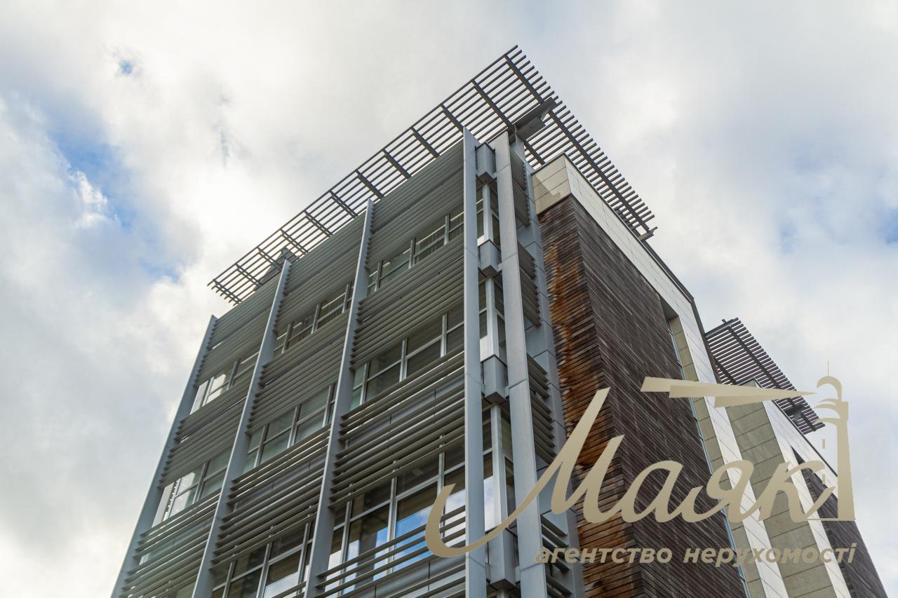 Sale of office building in a picturesque area! Verkhnegorskaya street. Center. Kyiv