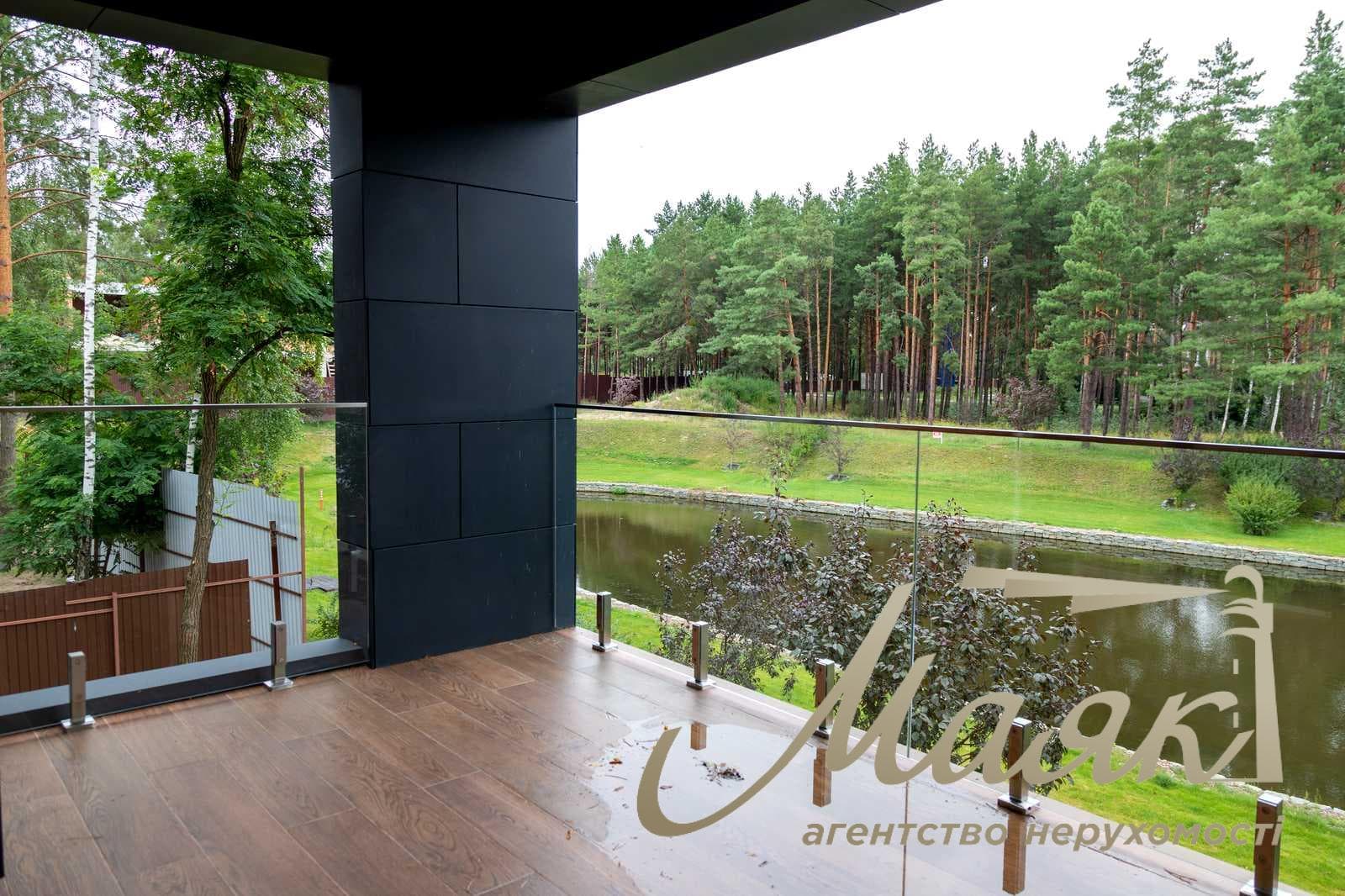 Продаж будинку площею 330 м² у житловому комплексі Riviera Village, с. Лебедівка, Вишгородський район, Київська область.