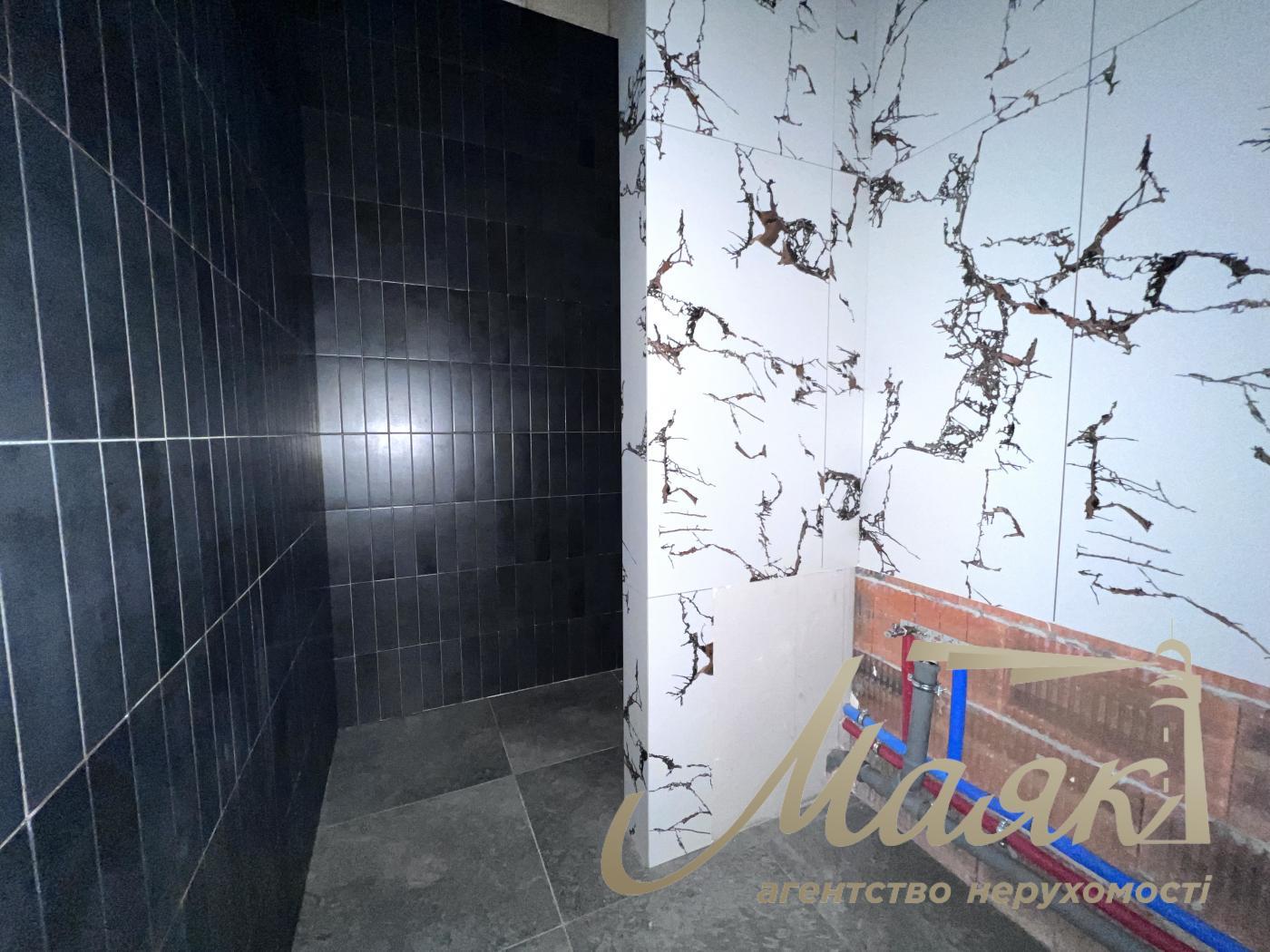 Rent a facade premises of 125 sq.m. on Narodnoe Opolchenie Street in Sky Avenue Residential Complex