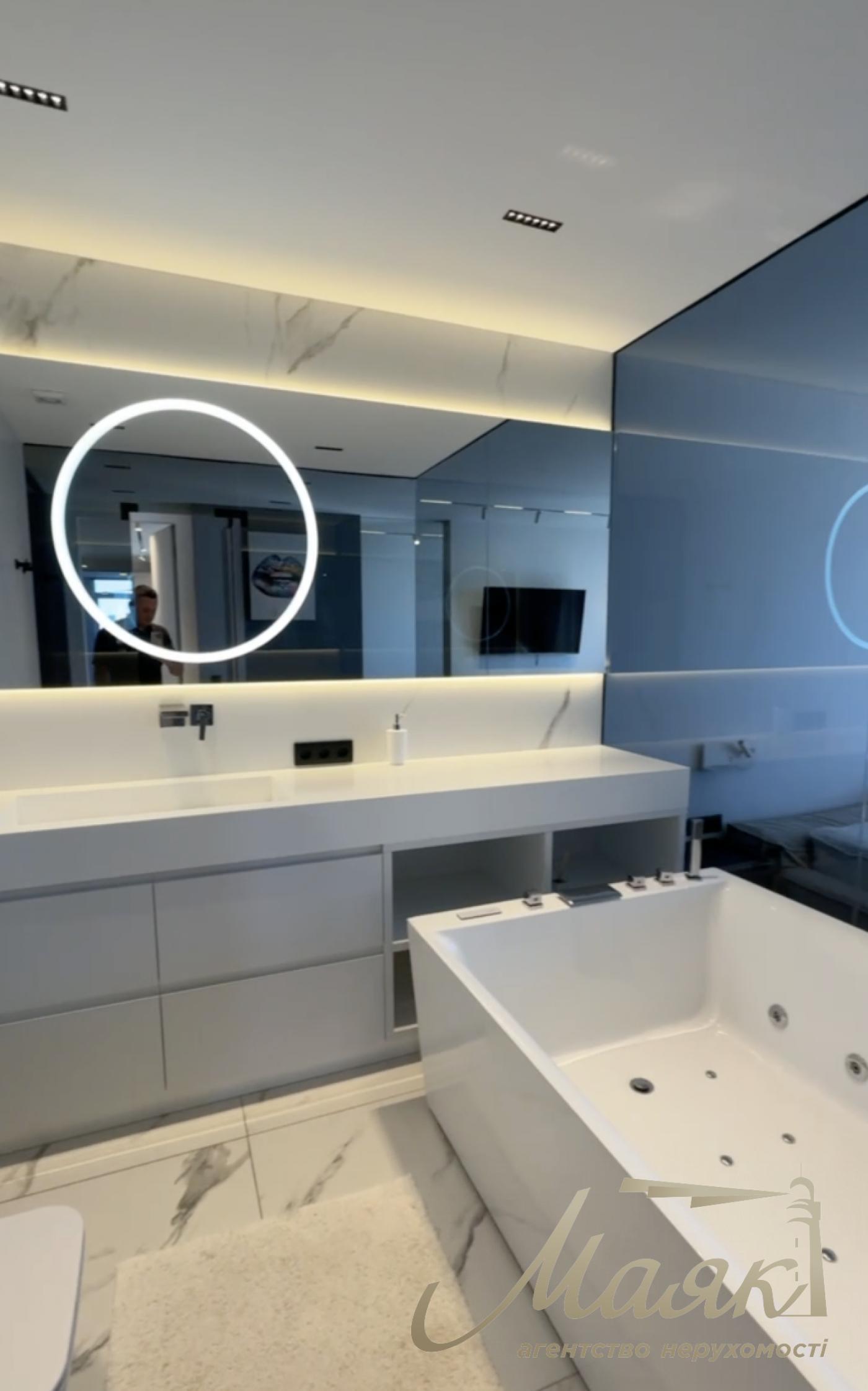 Аренда видовой 4-комнатной квартиры 168м2 в ЖК «Французский квартал 2» Печерский район, Киев