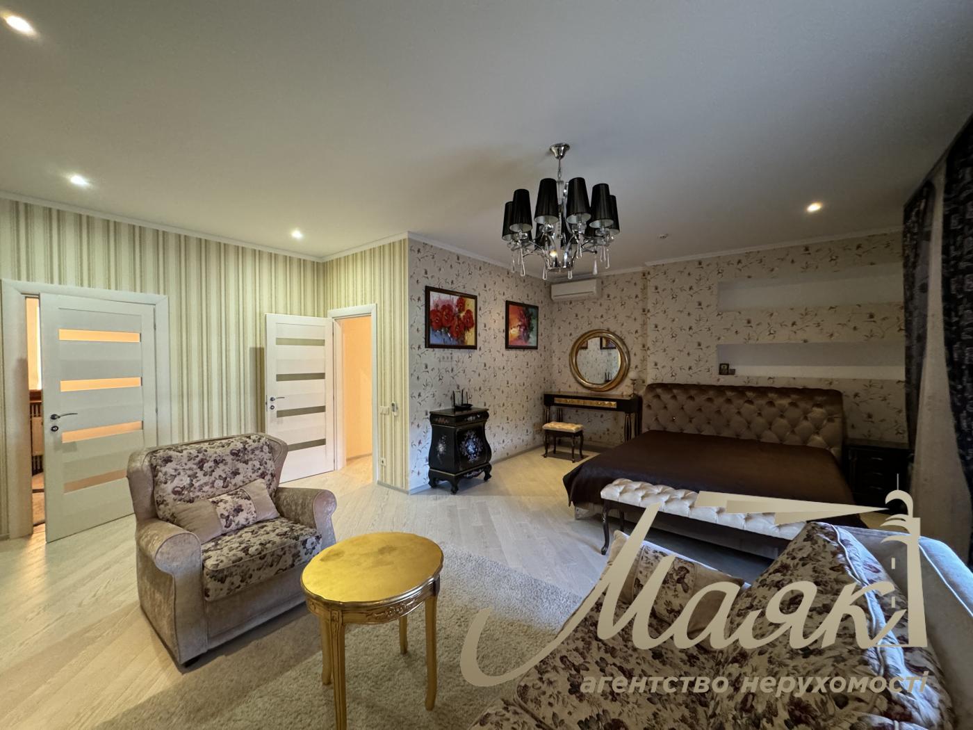 Rent 2-storey house 220m2 in. Ivankovici/Kruglyk, KG "Maetok"