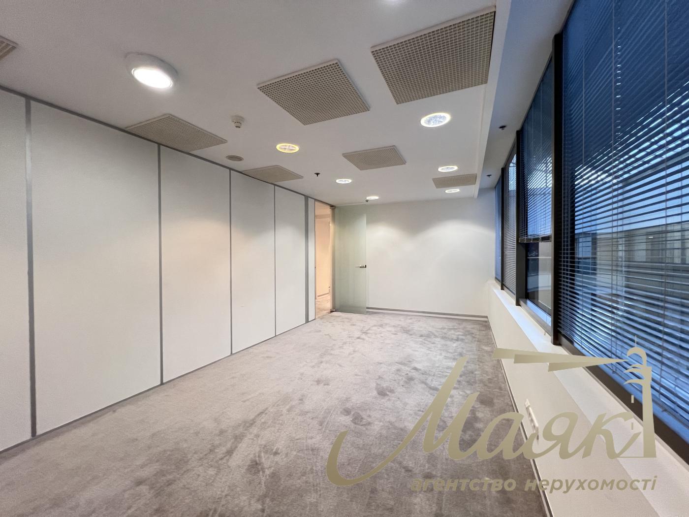 Оренда офісу 77 кв.м в БЦ Леонардо по вул. Богдана Хмельницького 52/17