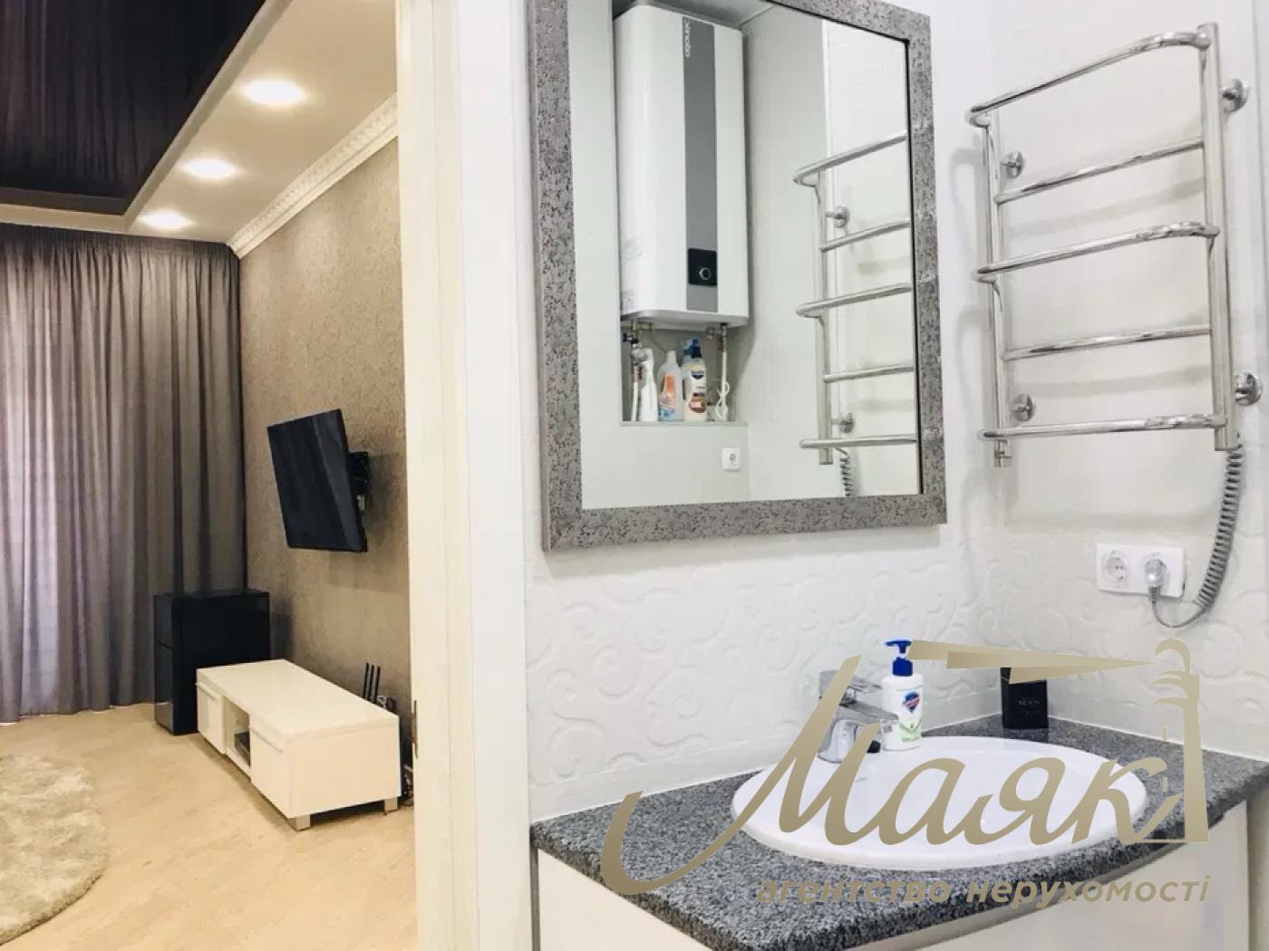 Оренда 2к квартири 95 м², вул. Пушкінська, Центер