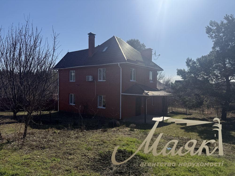 For sale house 140 m2, in the village. Khodosovka, Obukhiv direction, Kiev region, plot - 8 sotok, near the forest and lake.